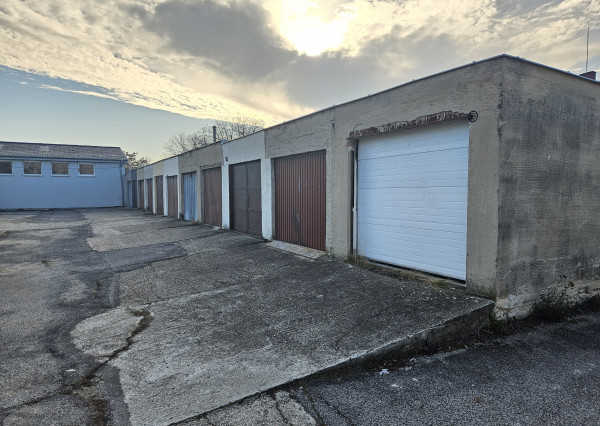 BOSEN | Garáž s elektronickou bránou na Zelenej ul. v Dun. Strede