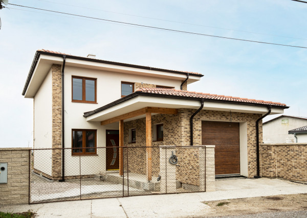 BOSEN | Poschodový 5i RD s tepelným čerpadlom v Lehniciach