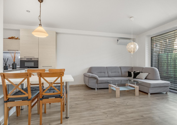 BOSEN | Na prenájom 2 izbový byt s parkovaním a predzáhradkou