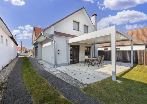 REZERVOVANÉ ! BOSEN | 5 izbový rodinný dom s bazénom a veľkým pozemkom