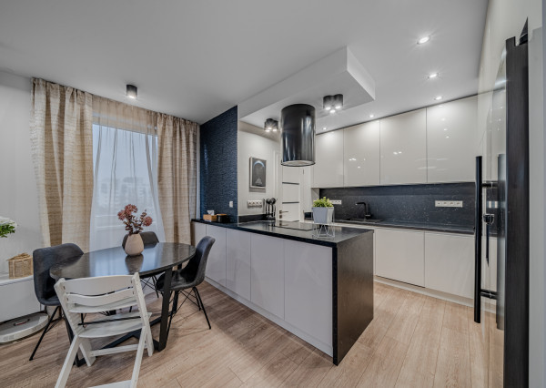 BOSEN |Prenajaté  3 izbový zariadený byt 91 m2, dve garážové státia