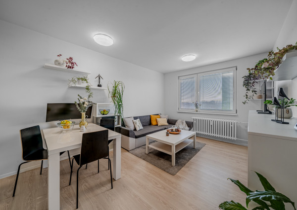 REZERVOVANÉ  | BOSEN | Slnečný 2-izbový byt, Mamateyova ulica, Petržalka