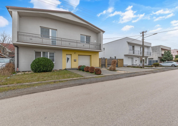 BOSEN | REZERVOVANÉ- Dvojpodlažný 5 izbový rodinný dom po kompletnej rekonštrukcii s garážou v obci Závod