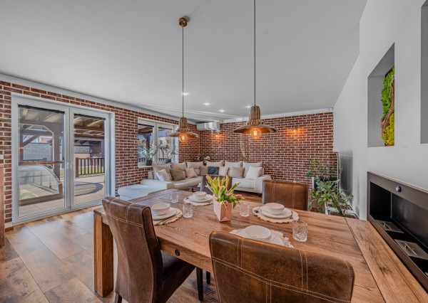 BOSEN | 4 izbový bungalov s bazénom a garážou v Malinove