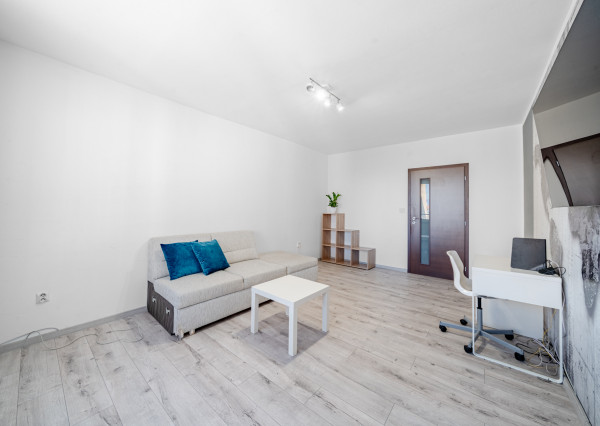 BOSEN | Pekný zrekonštruovaný 3 izbový byt so 4 lodžiami, 76m2