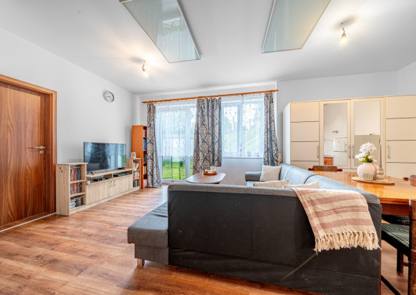 Rezervovaný BOSEN | 2-izbový byt s predzáhradkou pri Senci, 65m2