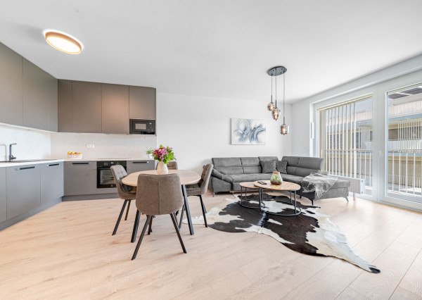 BOSEN I Slnečný 2-izbový byt s balkónom a parkovacím miestom, 60m2 Nový Ružinov