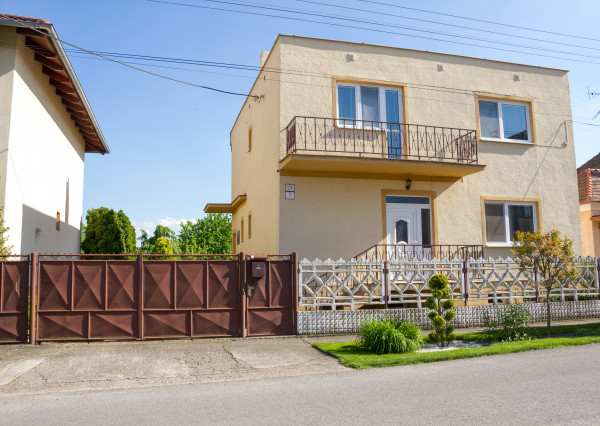 BOSEN | Na predaj 5-izbový rodinný dom s prekrásnou záhradou v obci Dolný Štál