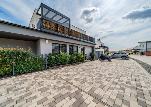 BOSEN | PREDANÉ | 3 izbový mezonetový byt s parkovaním, Tri vody Malinovo, 108 m2