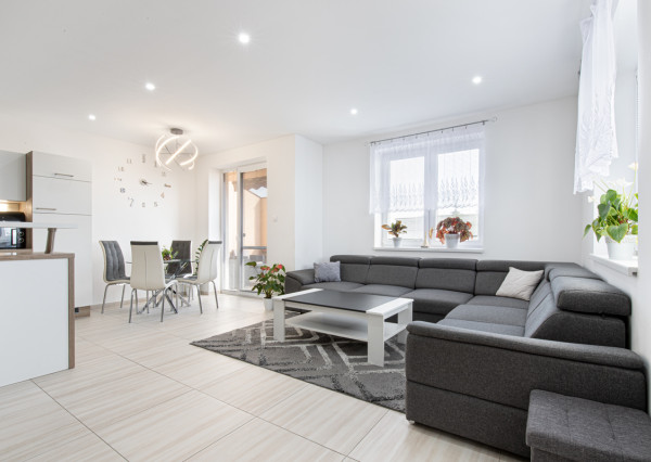 BOSEN | REZERVOVANÉ | Priestranný 3-izbový byt v Tomašíkove – s výhľadom na prírodu a súkromím ako v dome