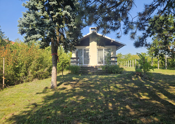 BOSEN | Záhradná chata s 10 árovým pozemkom – Marcelová, Cinkotské vinohrady