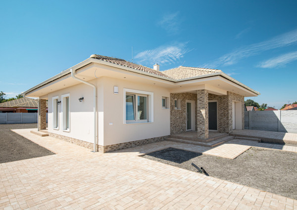 BOSEN | Dizajnový 4i RD s garážou v novom obytnom parku Čenkesfa v Povode