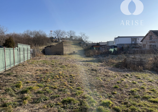Na predaj pozemok v mestskej časti Malé Bielice-Partizánske