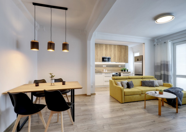 BOSEN I REZERVOVANÝ Zrekonštruovaný 2-izbový byt pri Štrkoveckom jazere