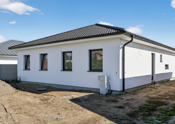 BOSEN | PREDANÉ! Na predaj 3 izbový rodinný dom, ktorý je súčasťou dvojdomu v obci Sekule