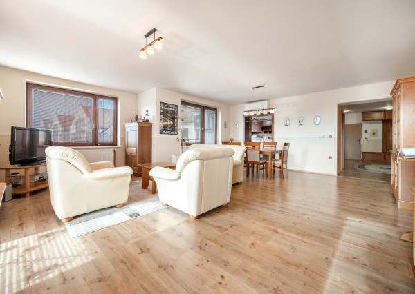 BOSEN| 4 izbový byt, 156m2 s balkónom v centre Malaciek