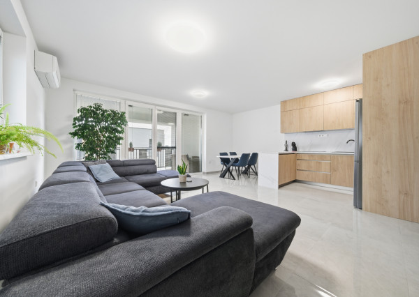 BOSEN |  3 izb.byt čiastočne zariadený s vlastným parkovaním