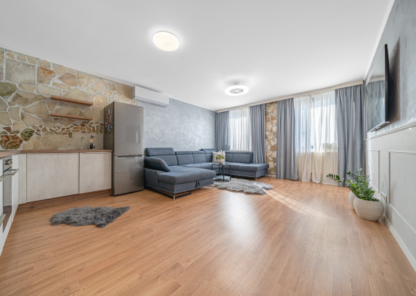 Ponúkame na prenájom 2-izbový apartmán v Starom Meste- Vysoká ulica