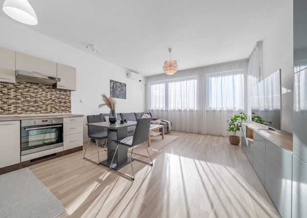 Rezervované Moderný 2-izbový byt s loggiou a parkovaním - Dunajská Lužná
