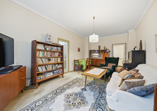 LOYALTERS | Na predaj veľký 3 izbový byt s loggiou a výťahom v Krasňanoch