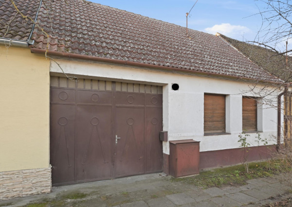 BOSEN | 4 bedroom family house, plot 1223m2, Malé Leváre