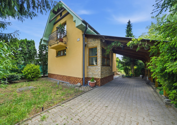 BOSEN | Rodinný dom s veľkou záhradou, terasou a pivnicou, Hviezdoslavov