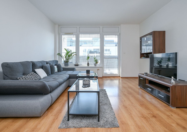 BOSEN | Kompletne zariadený 2 izbový byt s parkovaním  a balkónom – Ružinov, 72,50 m²