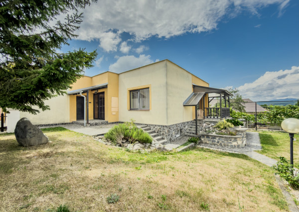 BOSEN | Rodinný dom s dvojgarážou v obci Kalinovo, 608m2.