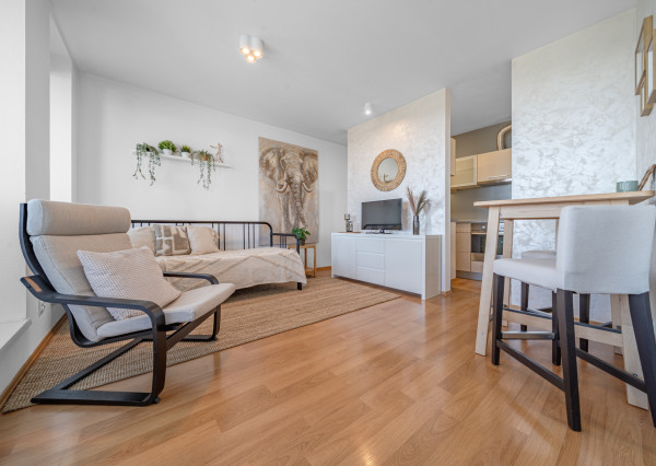 PRENAJATÉ: BOSEN | Klimatizovaný 1 izbový byt s balkónom, Horská ul.