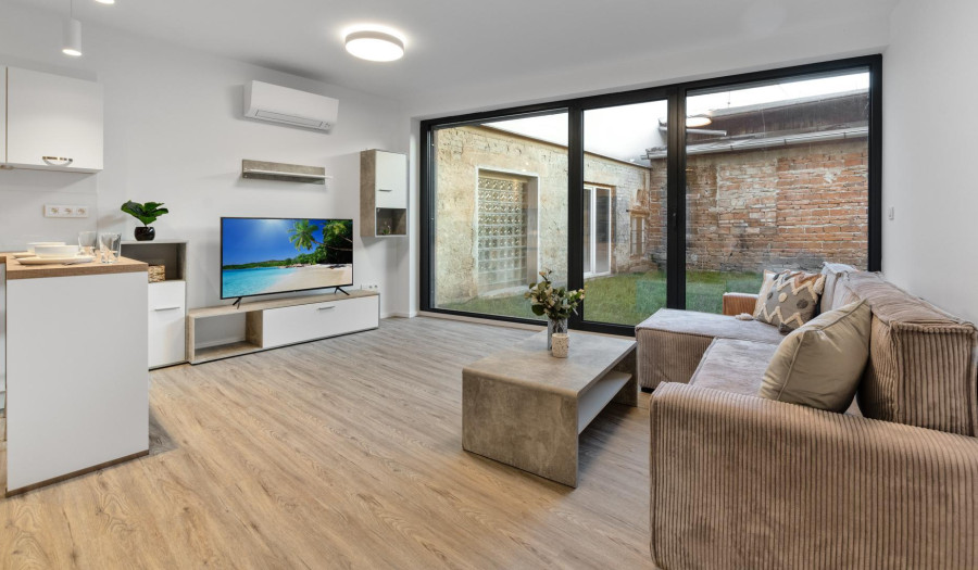 BOSEN | Prenájom 2 izbový byt s predzáhradkou a parkovacím miestom ,,B1'' na ulici Karpatská, Bratislava - Staré Mesto