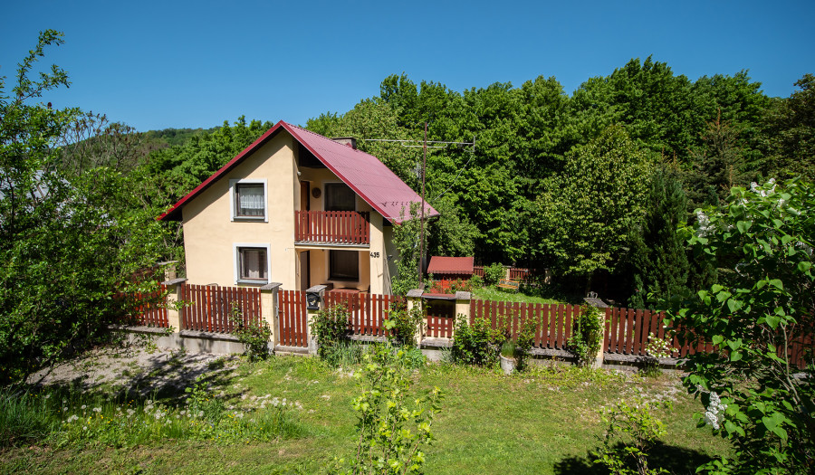 BOSEN | Na predaj trojpodlažný 4i rodinný dom alebo chata, Mníchova Lehota
