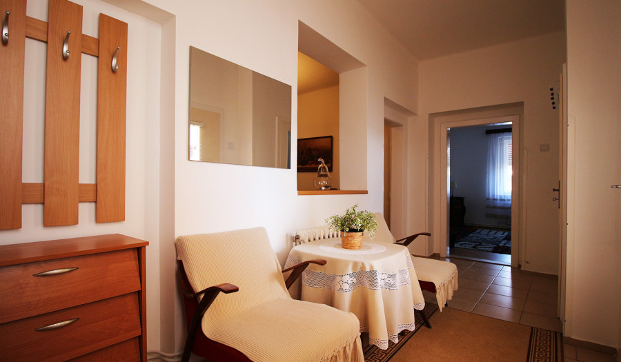 BOSEN | 2 izbový byt v rodinnom dome na prenájom, Veľký Biel