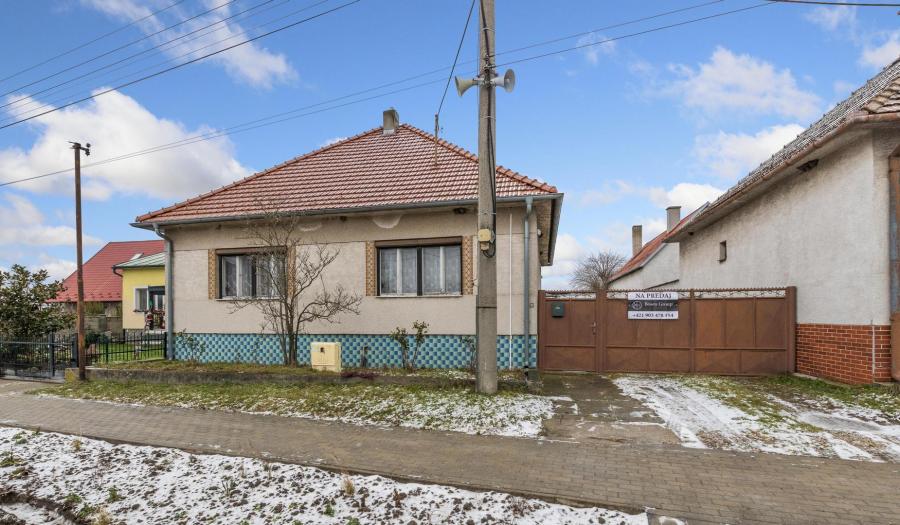 BOSEN | Na predaj rodinný dom v obci Pernek s výhľadom na Malé Karpaty