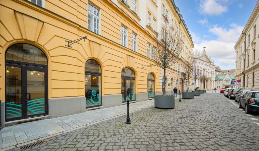 BOSEN | Na prenájom obchodný priestor 210 m2, m.č. Staré Mesto, na ulici Klobučnícka.
