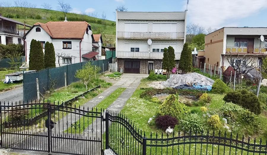BOSEN | Na predaj, Dvojpodlažný,7 izbový rodinný dom v obci Šíd,1185m2.
