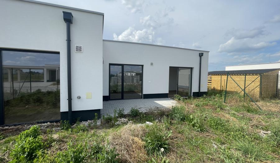 BOSEN | Nový praktický rodinný dom v projekte V KORUNÁCH, Miloslavov