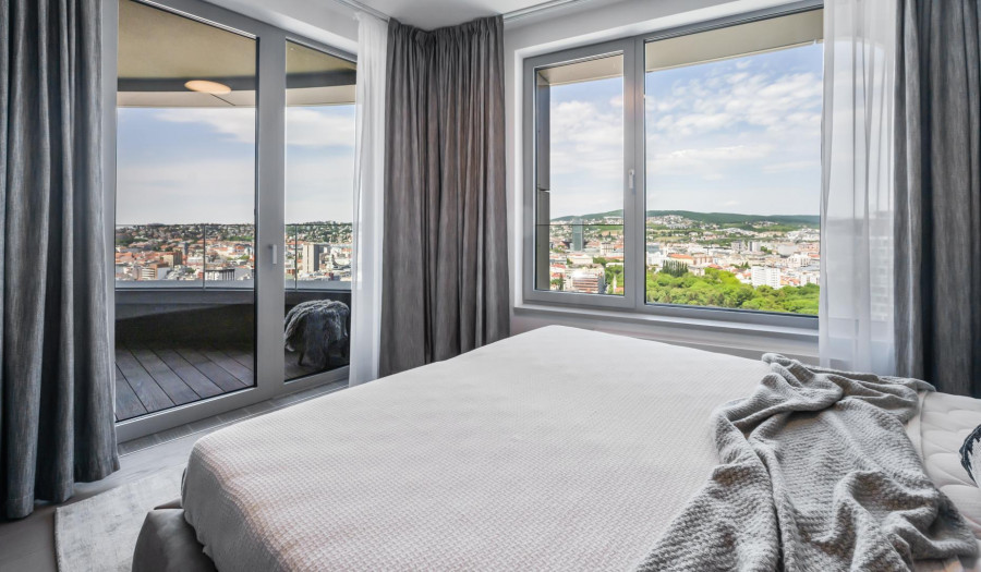 BOSEN | Kompletne zariadený prémiový byt v projekte Sky Park s najlepším výhľadom, 26.poschodie, Čulenova, 93 m2