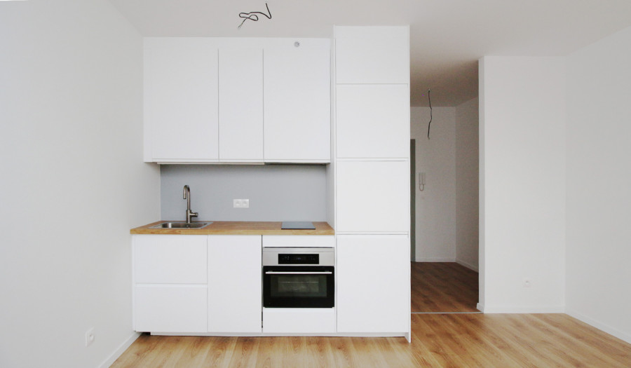 BOSEN | Zariadený 1 izb. byt s parkovacím miestom, kuchyňou a balkónom v novostavbe, Ovocné sady, Ružinov, 27 m2