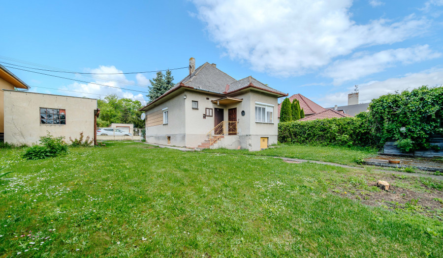 REZERVOVANÉ BOSEN | Starší RD s veľkou záhradou v Hubiciach 12294325