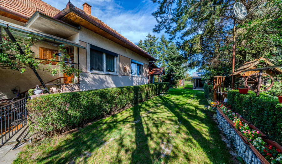 BOSEN | Starší RD s veľkou záhradou o výmere 5030 m2