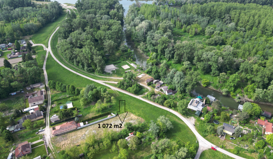 BOSEN | Predaj pozemku 1 072 m2 Gabčíkovo - Prístav