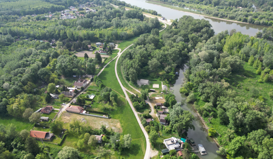 BOSEN | Predaj pozemku 1 072 m2 Gabčíkovo - Prístav