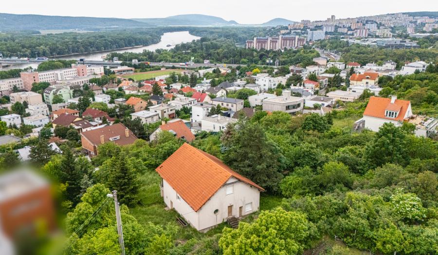 BOSEN | Stavebný pozemok s výhľadom, slepá ulica, Staré Mesto,1243m2
