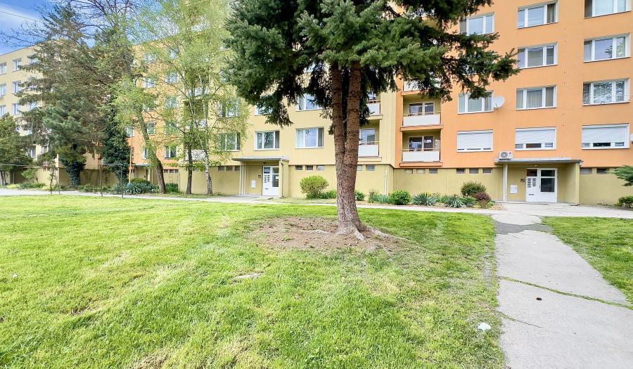 BOSEN | Priestranný 2 izbový byt s výhľadom na Fiľakovský hrad, 64m2.