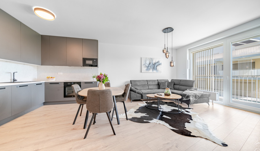 BOSEN I Slnečný 2-izbový byt s balkónom a parkovacím miestom, 60m2 Nový Ružinov