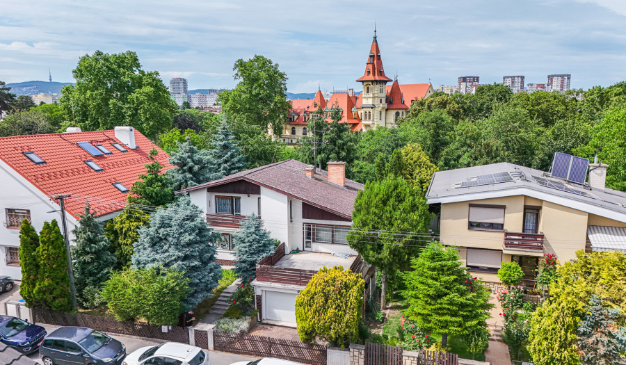 BOSEN | Rodinný dom v pôvodnom stave s dvojgarážou, Ružinov