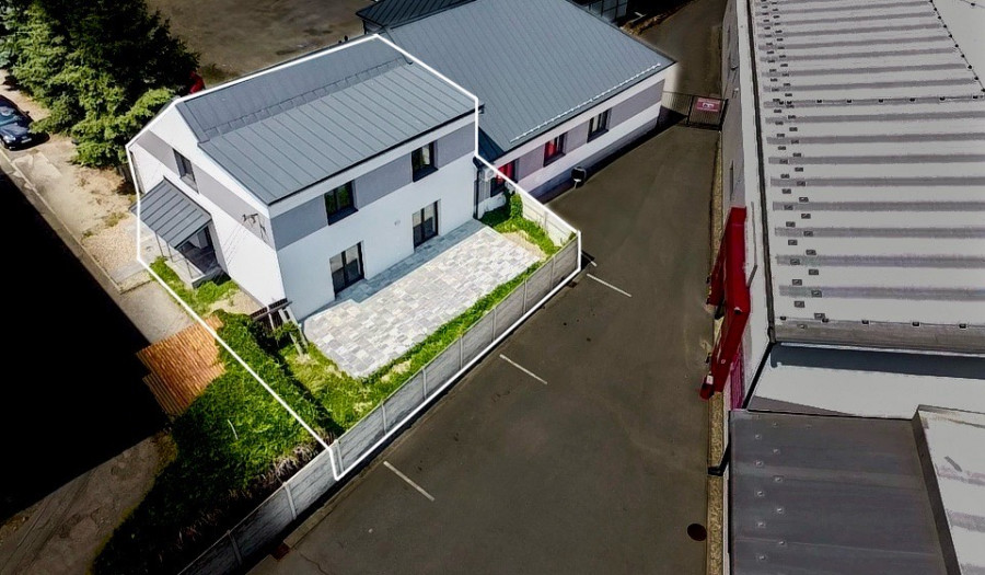 BOSEN | Moderná viacúčelová budova, Lučenec, 140m2