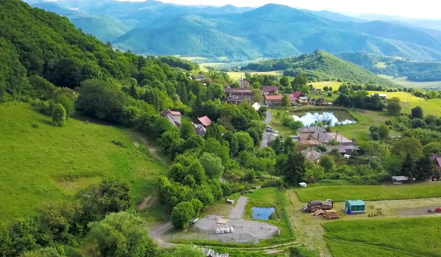 BOSEN | Stavebný pozemok s IS a stavebným povolením na rodinný dom.