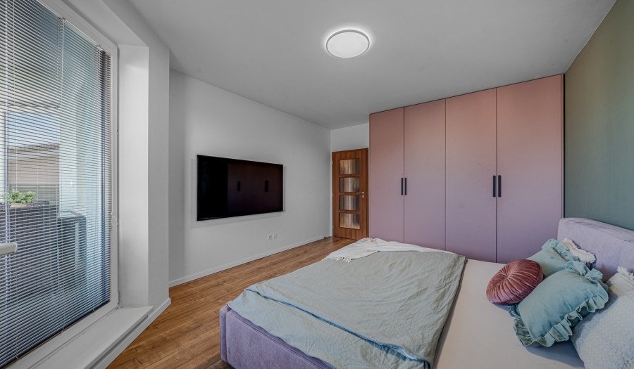 BOSEN | 2 izbový byt s balkónom a garáž. miestom v Rovinke