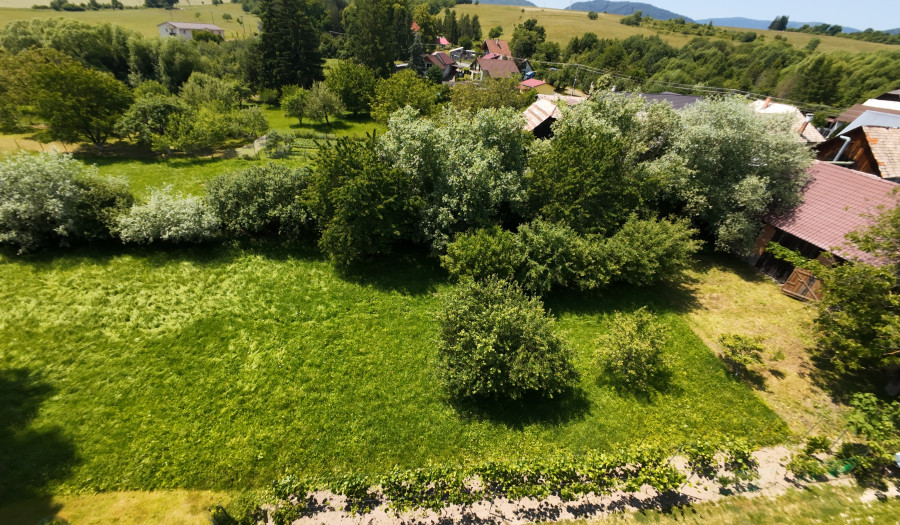 BOSEN | Rodinný dom s pozemkom, humnom a potokom, Kosorín